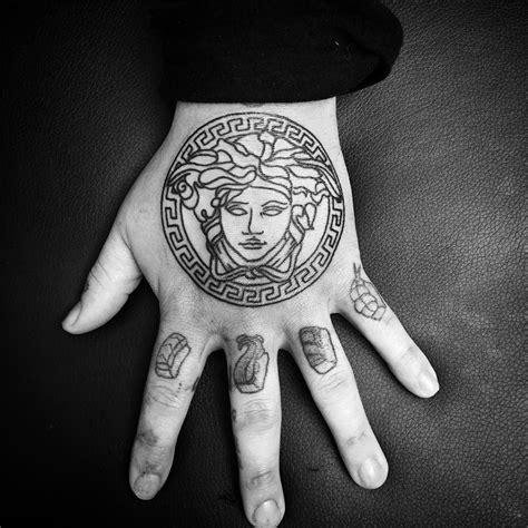 tatuajes de versace|15 ideas de Versace tattoo .